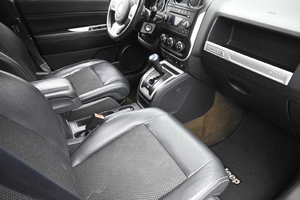 Used 2017 Jeep Compass Latitude FWD image 9