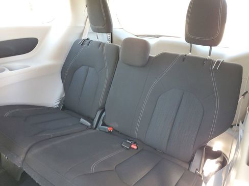 Used 2023 Chrysler Voyager LX FWD image 10