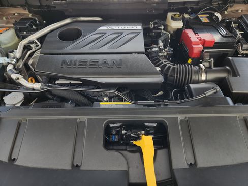 Used 2025 Nissan Rogue SL w/ Tech Package FWD image 33