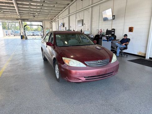 Used 2004 Toyota Camry LE FWD image 2