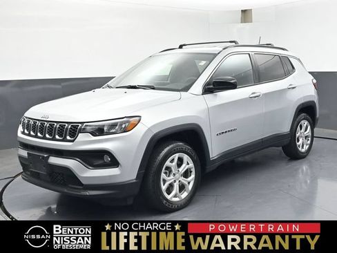 Used 2024 Jeep Compass Latitude AWD/4WD image 1