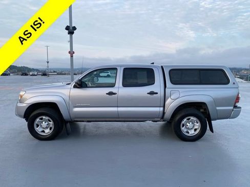 Used 2014 Toyota Tacoma PreRunner w/ SR5 Package RWD image 5
