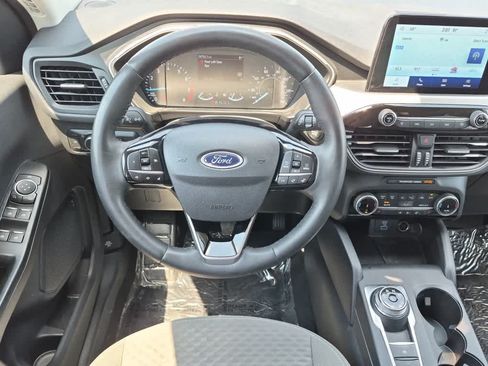 Used 2022 Ford Escape SE w/ SE Sport Appearance Package AWD/4WD image 8