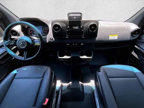 Used 2025 Mercedes-Benz Sprinter 2500 image 16