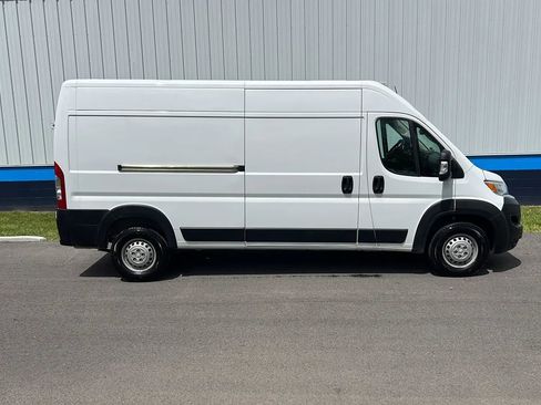 Used 2025 RAM ProMaster 2500 w/ Convenience Group FWD image 4