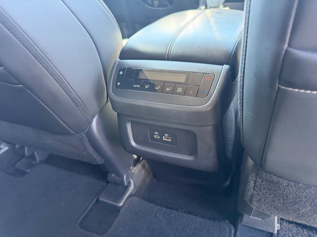 Used 2025 Nissan Pathfinder SL FWD image 38
