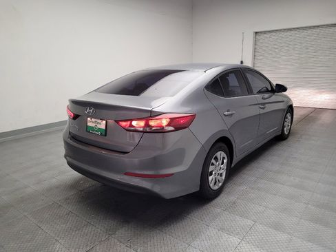 Used 2018 Hyundai Elantra SE FWD image 9