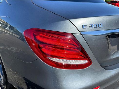 Used 2018 Mercedes-Benz E 300 4MATIC image 23
