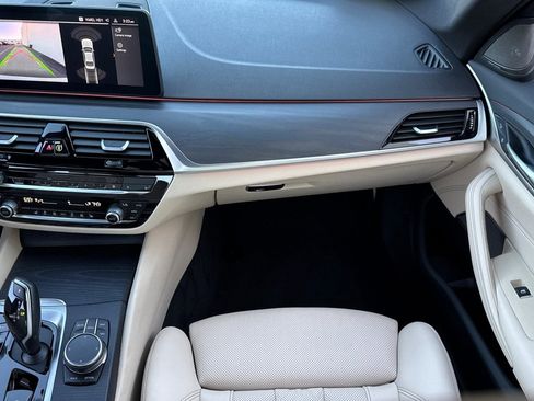 Used 2023 BMW 530i w/ Premium Package image 29