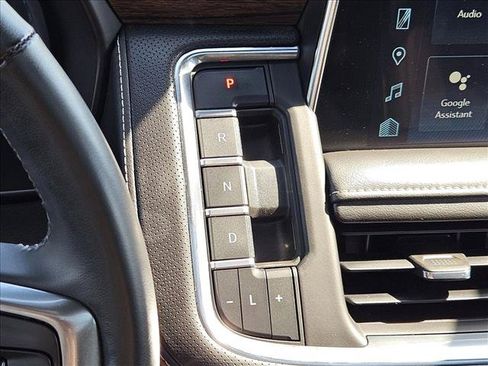 Used 2023 Chevrolet Tahoe Premier AWD/4WD image 14