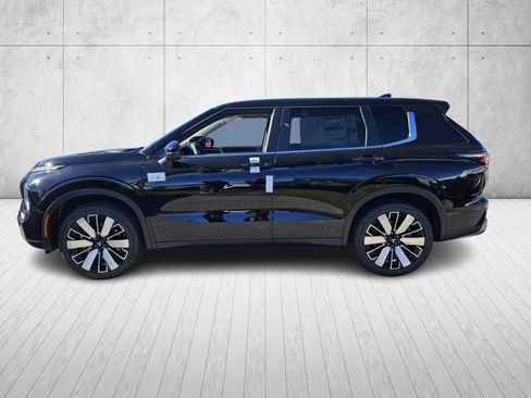 New 2025 Mitsubishi Outlander SE image 4
