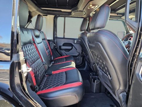 Used 2022 Jeep Wrangler Unlimited Rubicon w/ Xtreme Recon 35" Tire Package image 12