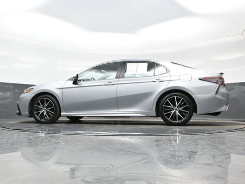 Used 2023 Toyota Camry SE image 28