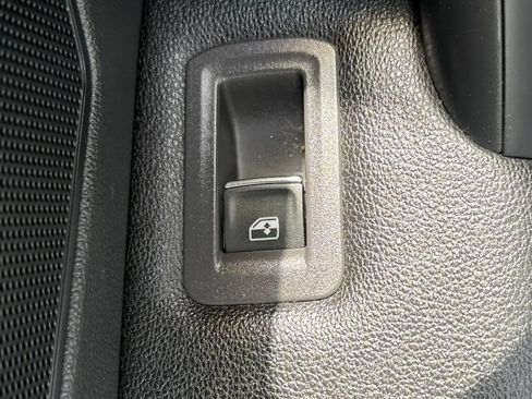 Used 2018 Volkswagen Tiguan SE w/ 18" Alloy Wheels Package FWD image 29