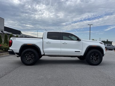 Used 2024 GMC Canyon Elevation w/ Elevation Premium Package AWD/4WD image 11