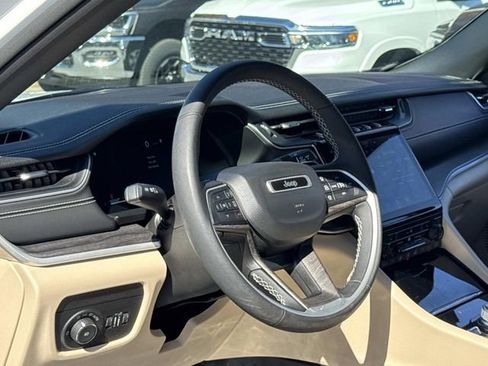 Certified 2023 Jeep Grand Cherokee Limited w/ Trailer Tow Prep Group (B) image 21