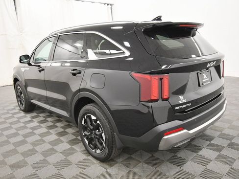Certified 2025 Kia Sorento S image 5
