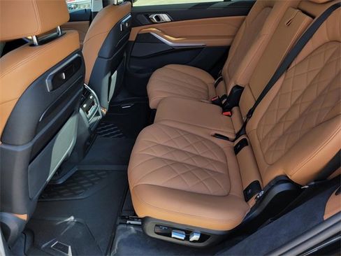 Used 2024 BMW X7 xDrive40i w/ Premium Package image 34