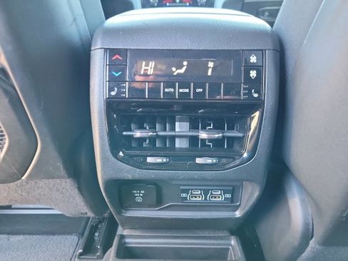 Used 2024 Jeep Grand Cherokee L Limited w/ Luxury Tech Group II image 12