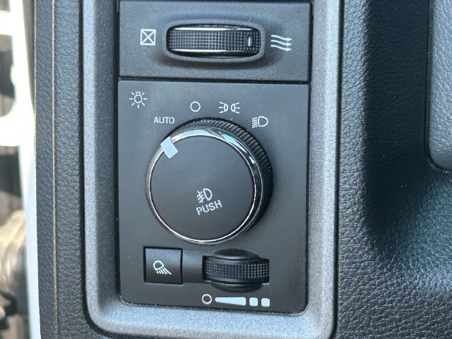 Used 2017 RAM 1500 Express AWD/4WD image 22