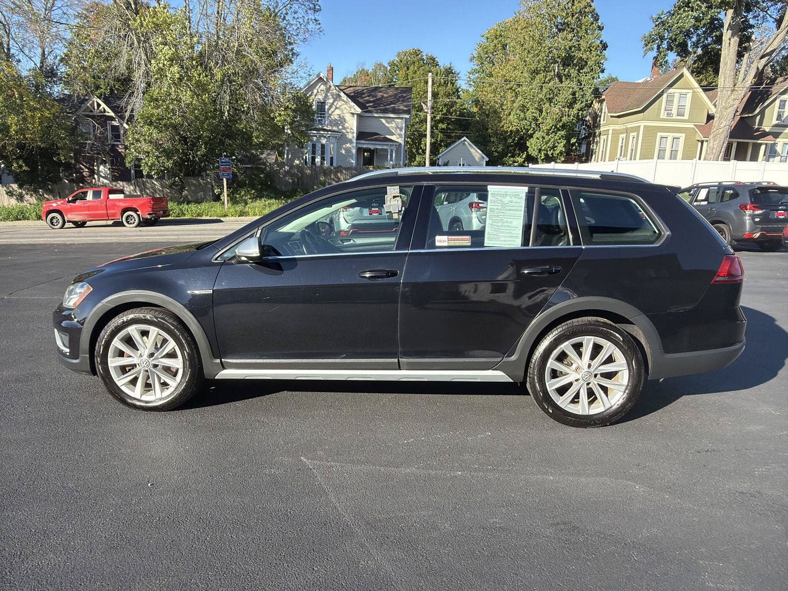 Used 2017 Volkswagen Golf Alltrack SEL AWD/4WD image 2