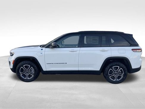 New 2024 Jeep Grand Cherokee Trailhawk w/ Advanced Protech Group II image 2