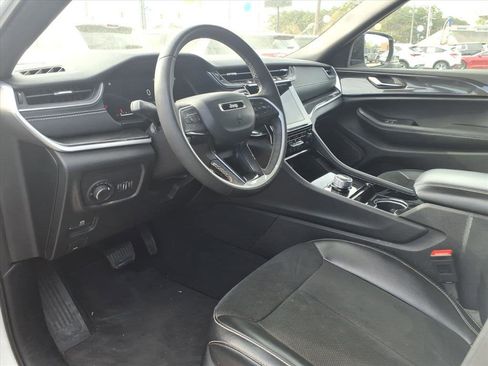 Used 2023 Jeep Grand Cherokee L Laredo image 18