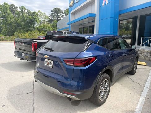 Used 2023 Chevrolet Blazer LT FWD image 3