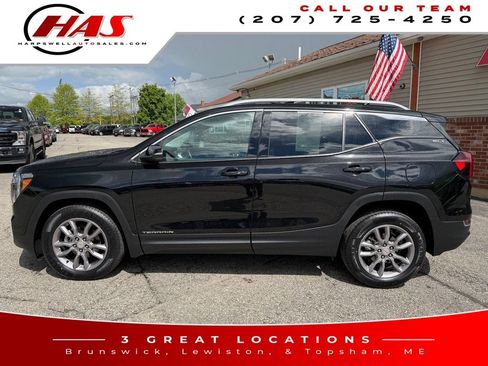 Used 2024 GMC Terrain SLT AWD/4WD image 3