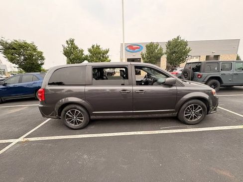 Used 2019 Dodge Grand Caravan GT FWD image 4
