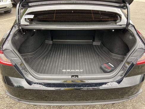 Used 2025 Toyota Camry SE image 9