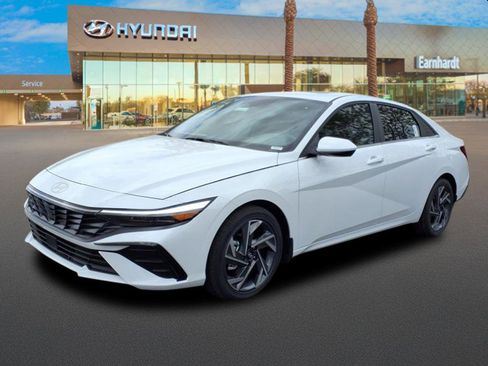 Used 2025 Hyundai Elantra SEL image 1