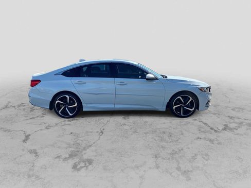 Used 2018 Honda Accord Sport image 9