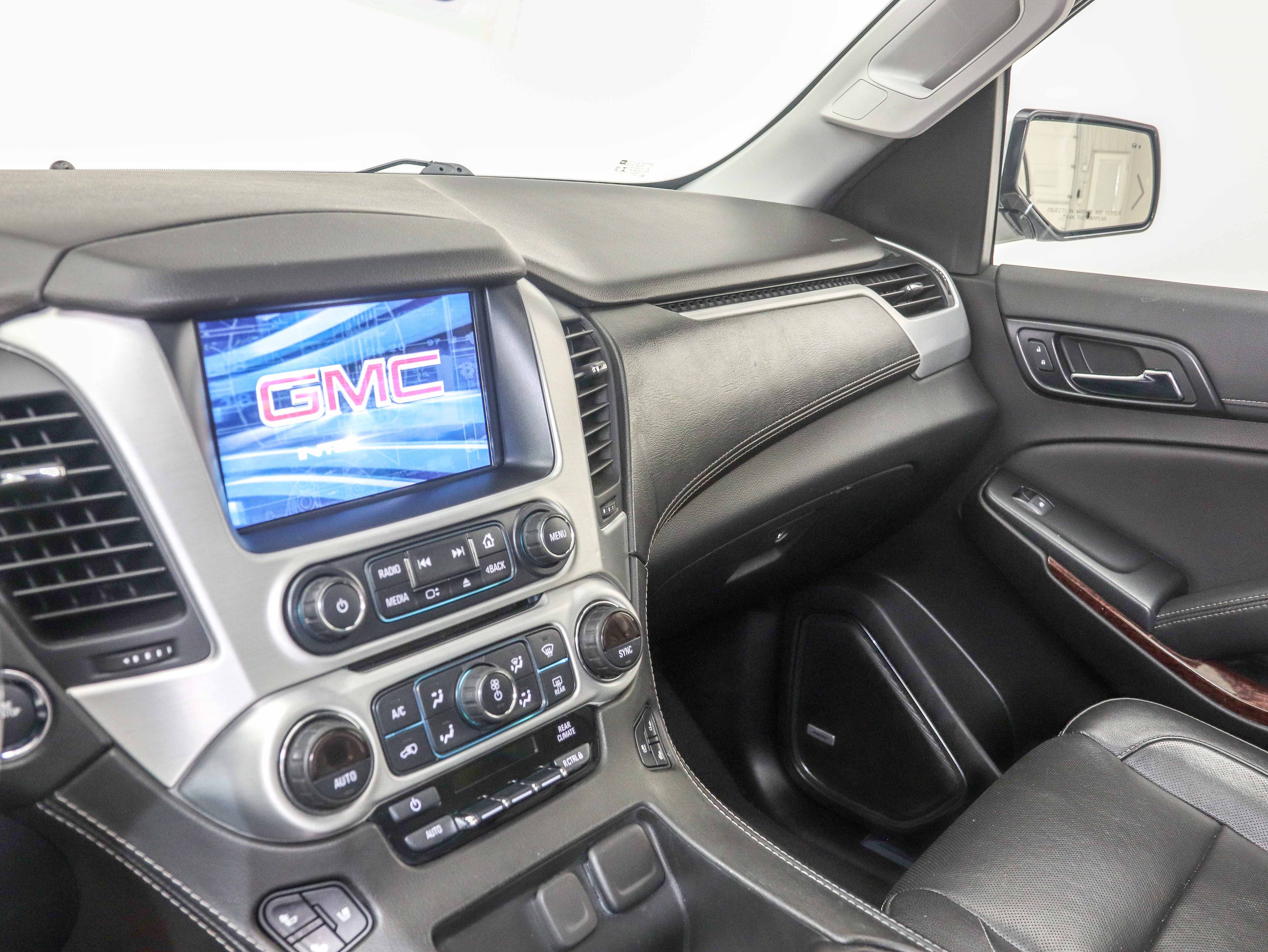 Used 2020 GMC Yukon XL SLT w/ Premium Edition AWD/4WD image 18
