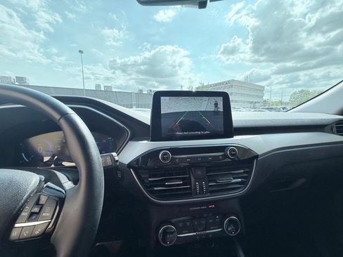 Used 2022 Ford Escape SEL w/ Technology Package image 16