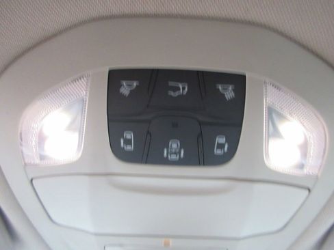 Used 2021 Chrysler Pacifica Touring-L image 35