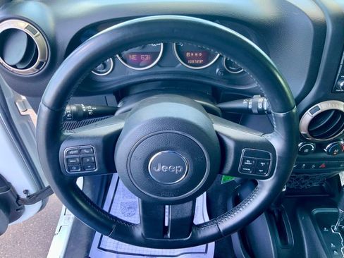 Used 2017 Jeep Wrangler Unlimited Sahara AWD/4WD image 18