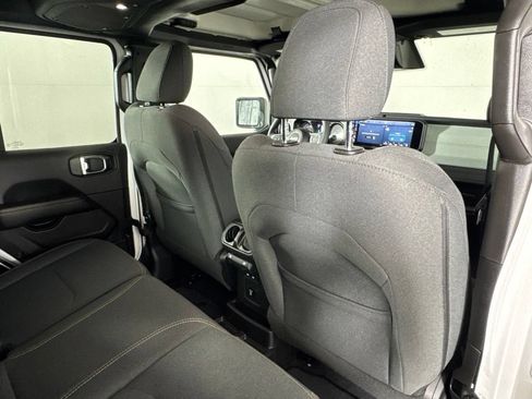 Certified 2025 Jeep Wrangler Unlimited Sahara AWD/4WD image 34