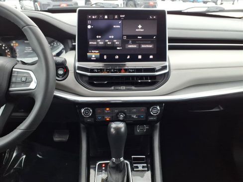 Used 2023 Jeep Compass Limited image 13