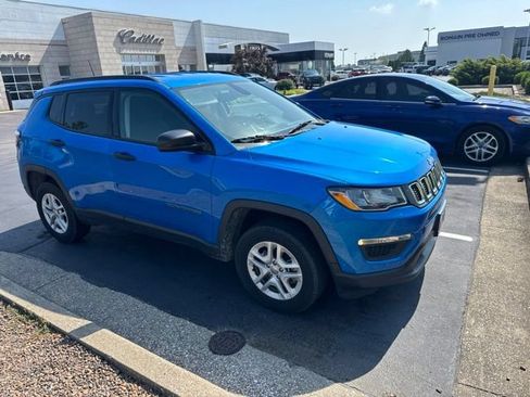 Used 2018 Jeep Compass Sport w/ Tech Group AWD/4WD image 2