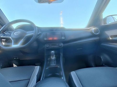 Used 2023 Nissan Kicks SR w/ SR Premium Package FWD image 24