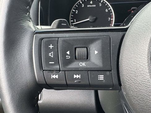 Used 2023 Nissan Pathfinder SL w/ Black Appearance Package AWD/4WD image 25