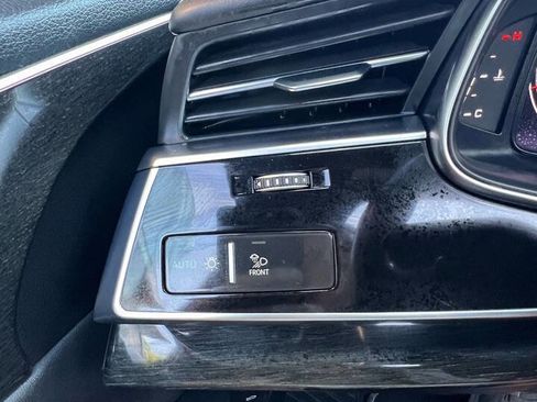 Used 2019 Audi Q8 Prestige image 25