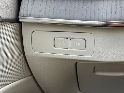Certified 2025 Volvo XC90 T8 Plus w/ Protection Package AWD/4WD image 33