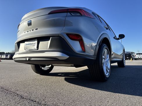 Used 2024 Buick Envista Preferred image 10