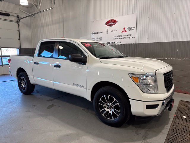 Used 2024 Nissan Titan SV AWD/4WD image 1