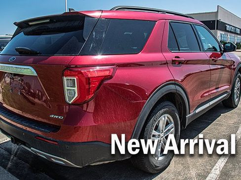 Used 2021 Ford Explorer XLT w/ Equipment Group 202A AWD/4WD image 3
