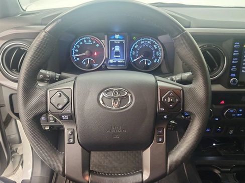 Used 2023 Toyota Tacoma TRD Off-Road w/ Advanced Technology Package AWD/4WD image 18