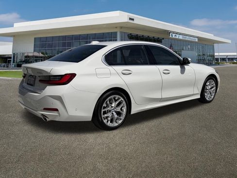Used 2025 BMW 330i Sedan w/ Convenience Package RWD image 11