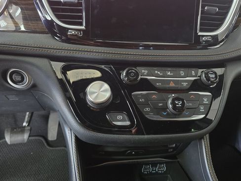 Used 2022 Chrysler Pacifica Pinnacle FWD image 27